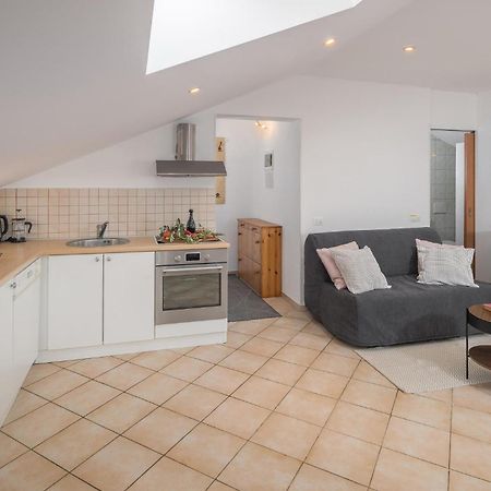 Gorgeous Apartment In Musalez With Kitchen Exterior photo